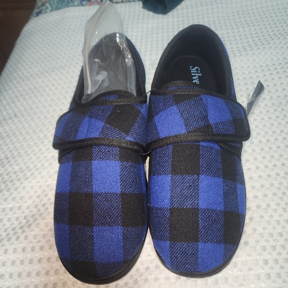 SILVERTS NWT MENS SZ 12 ADJUSTABLE WIDE SLIPPERS